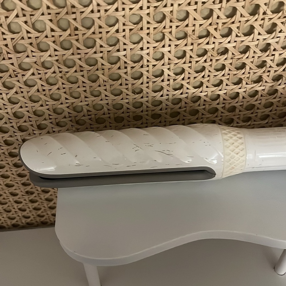 Rosebud White Hair Styling flatiron straightener - Picture 3 of 3
